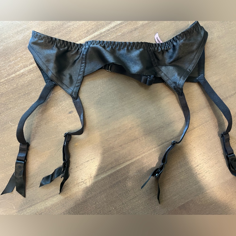 Leg Avenue Adjustable garter - Picture 3 of 8